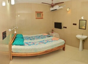 Deluxe Double Room (AC)