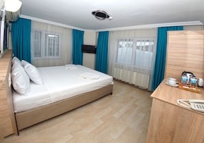 Hochwertige Bettwaren, Minibar, Zimmersafe, individuell eingerichtet