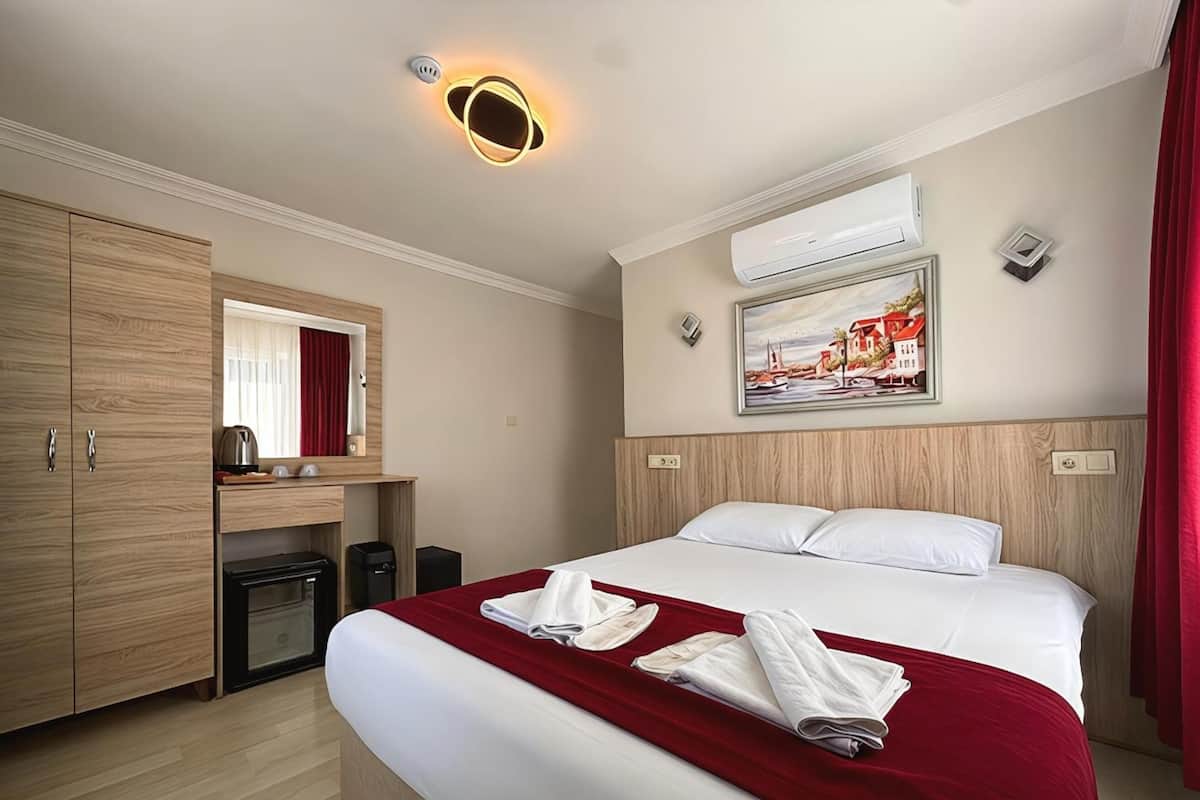 Premium bedding, minibar, in-room safe, desk