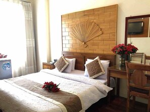 Desk, free WiFi - Hotel Luxury (Hai Phong)