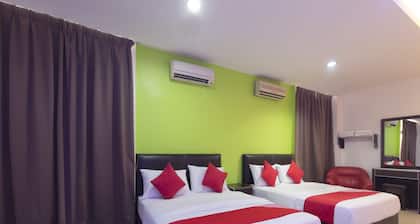 OYO 44072 Mines Cempaka Hotel