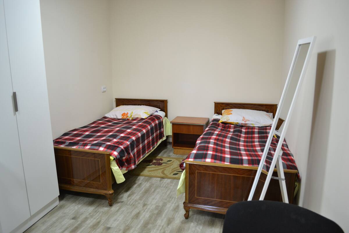 Twin Room with Extra Bed | In-room safe, desk, laptop workspace, blackout drapes