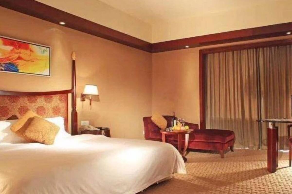 1 bedroom, premium bedding, down duvets, in-room safe
