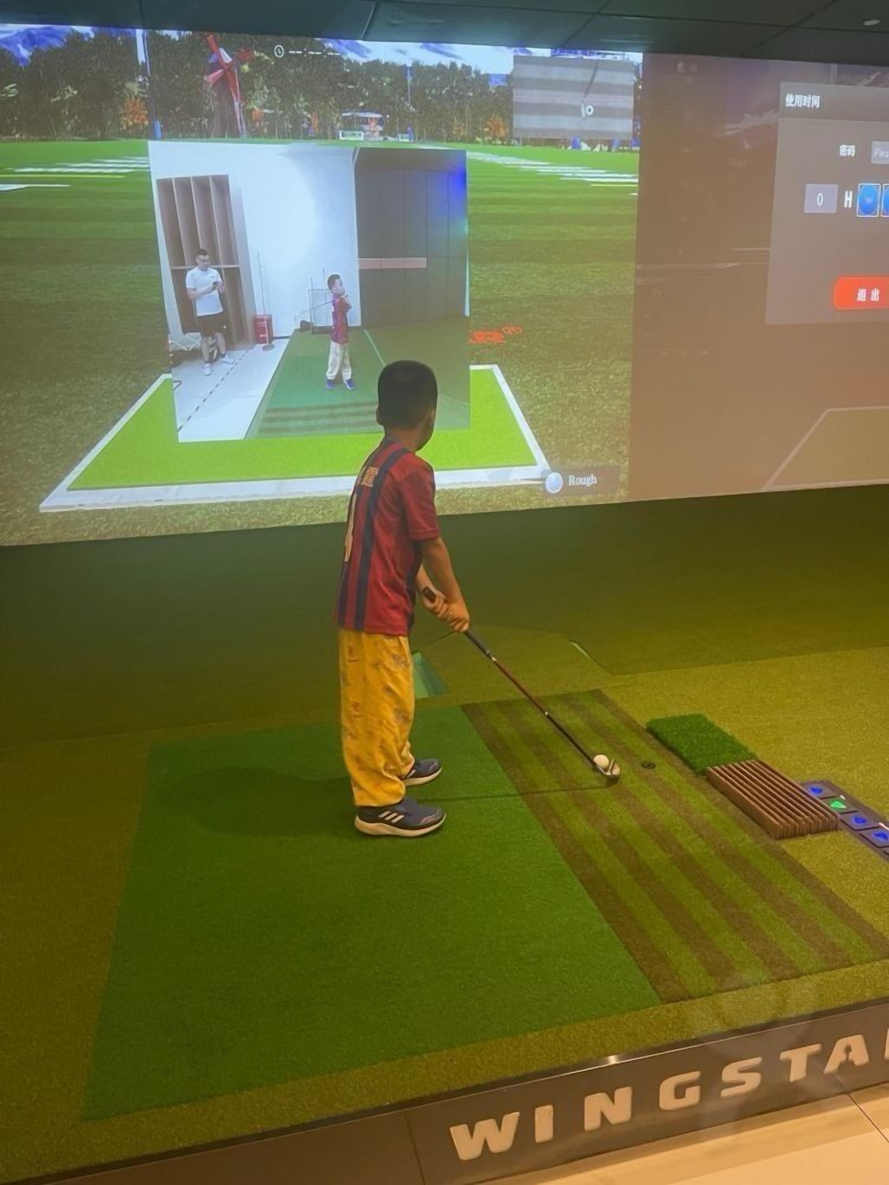 Indoor golf driving range