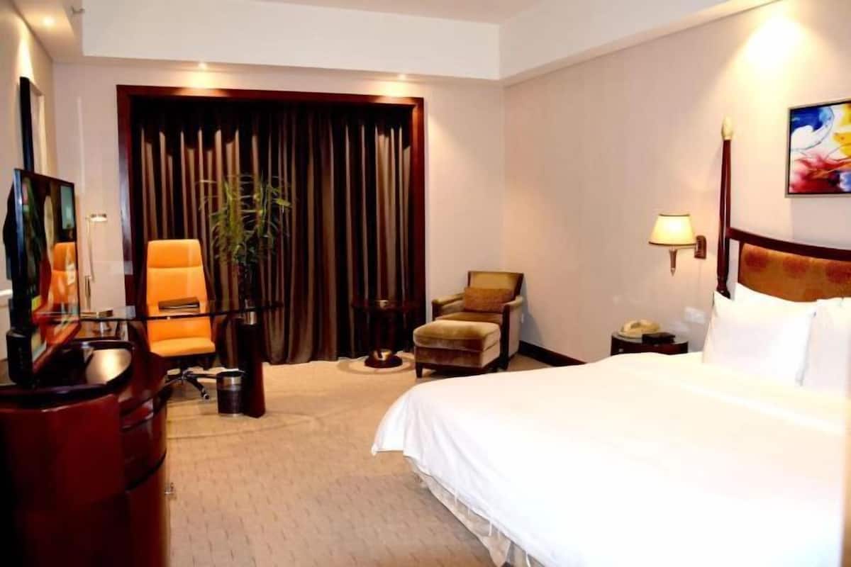 1 bedroom, premium bedding, down duvets, in-room safe