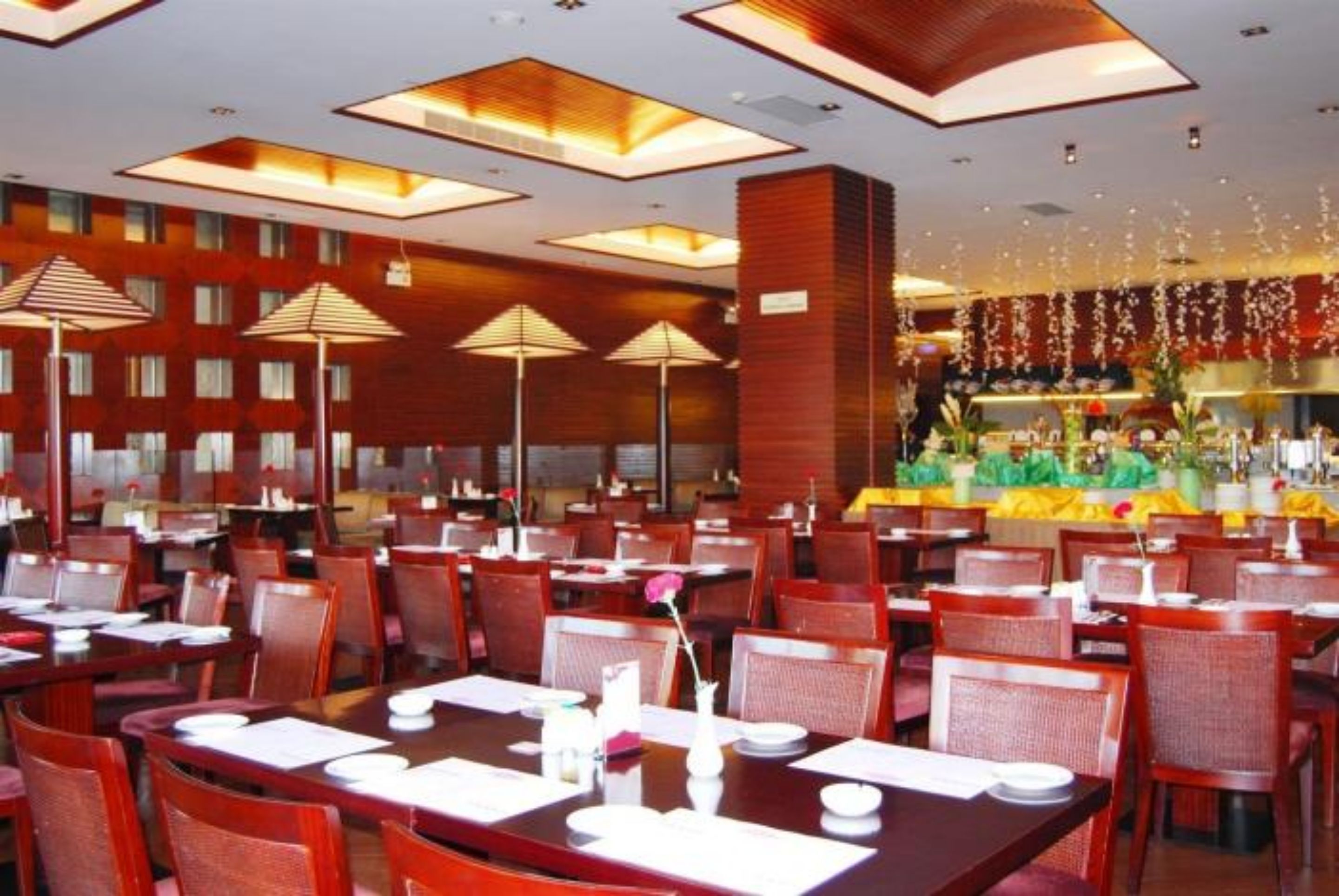 Daily buffet breakfast (CNY 55 per person)