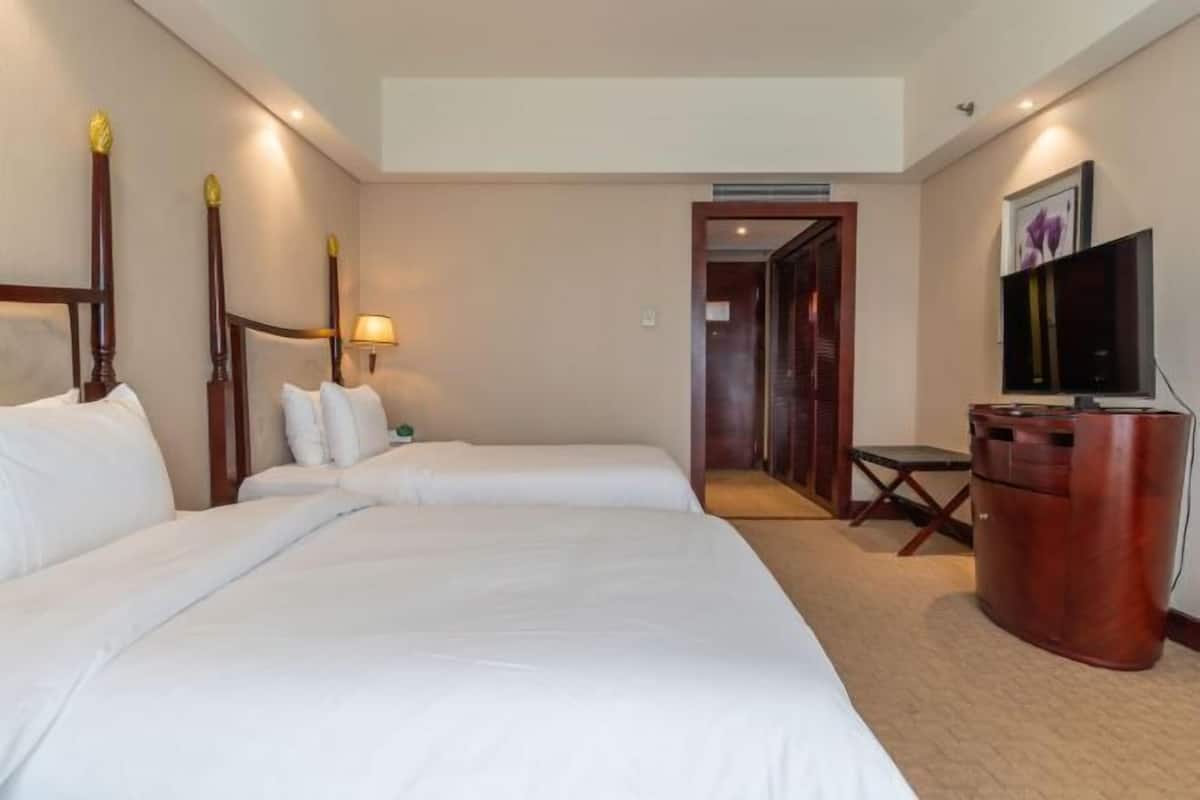 1 bedroom, premium bedding, down duvets, in-room safe