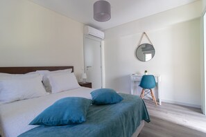 Apartemen Keluarga, 3 kamar tidur, lantai dasar | 3 kamar tidur, meja kerja, kedap suara, dan setrika/meja setrika