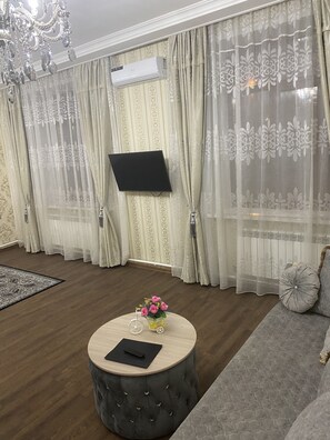 Luxury Double Room | Living area | 40-inch Smart TV with cable channels, TV