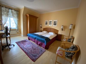 Blackout curtains, iron/ironing board, free cots/infant beds, free WiFi