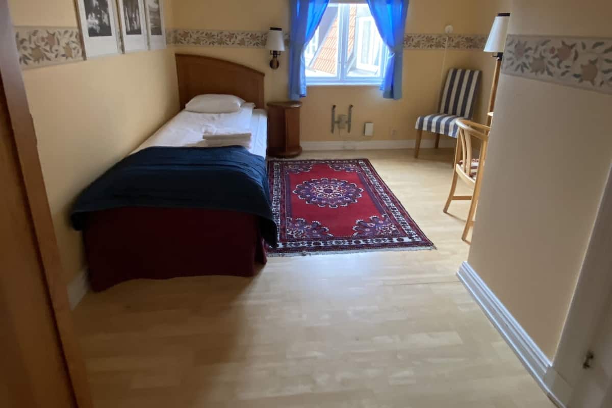 Chambre Simple, salle de bains privée | Rideaux occultants, fer et planche à repasser, lits bébé (gratuits)