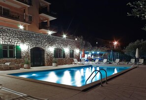 Seasonal outdoor pool, pool umbrellas, sun loungers - Apartments Villa Venera (Labin)