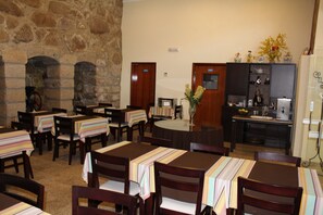 Desayuno bufé gratuito y diario