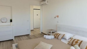 Room - Mykonos (Rome)