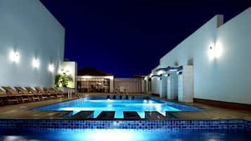 Outdoor pool, pool loungers