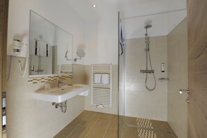 Doppelzimmer (Landhaus) | Badezimmer