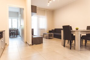 Appartement, 1 chambre | Coin séjour | Télévision à écran plat