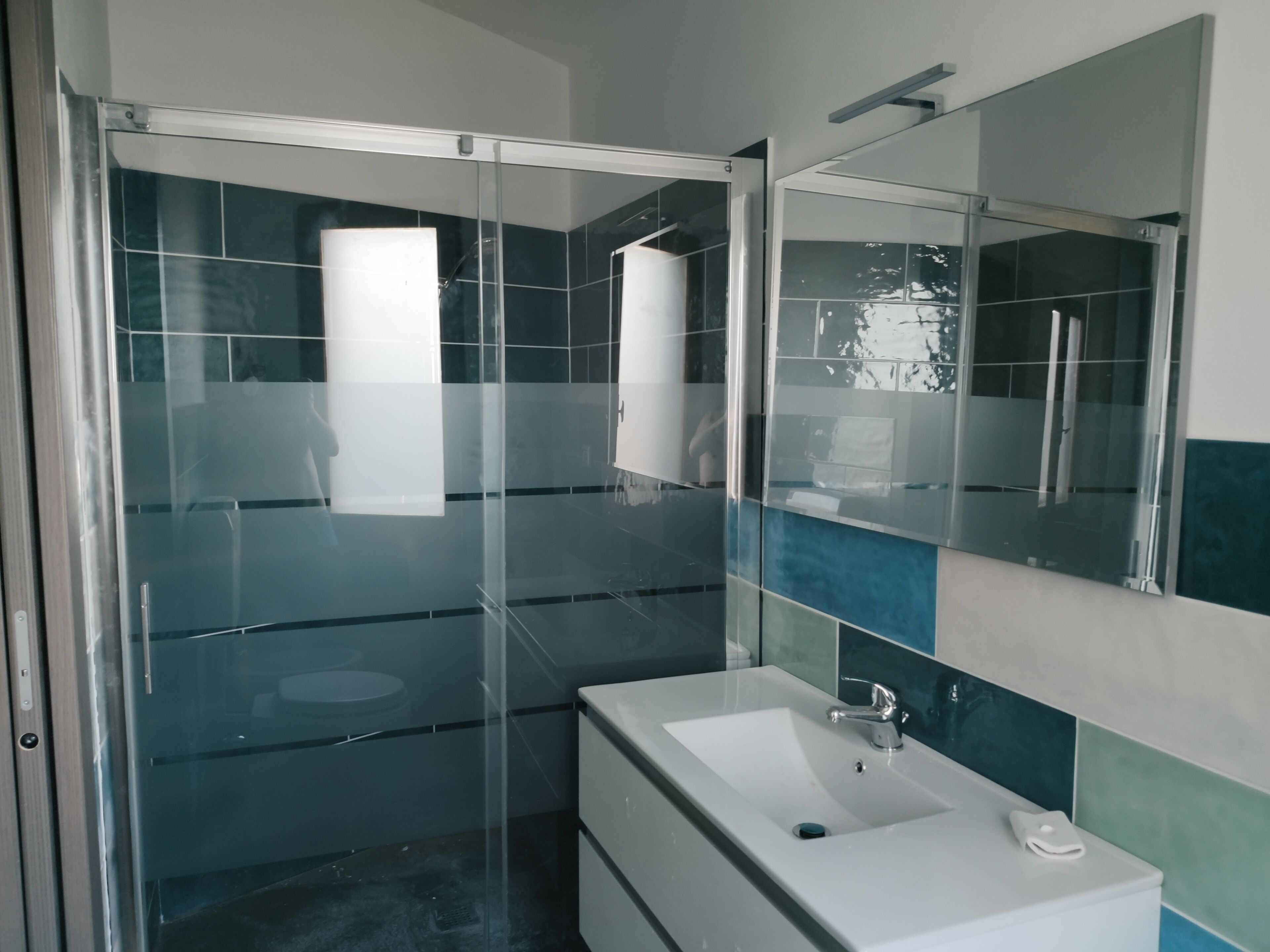 Dusche, Haartrockner, Bidet, Handtücher
