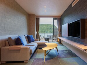 Minibar, safe på rommet, skrivebord for bærbar PC og blendingsgardiner