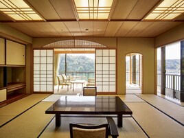 Japanese Style Room for 6 Guests, Corner, Ocean View | Minibar, in-room safe, laptop workspace, blackout drapes