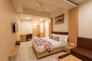Egyptian cotton sheets, premium bedding, in-room safe, desk - Hotel Drishti, Bhopal (Bhopal)