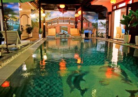 Piscina externa, funciona das 7h às 20h30, espreguiçadeiras
