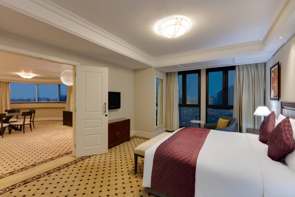 Junior King Suite | Premium bedding, minibar, in-room safe, desk