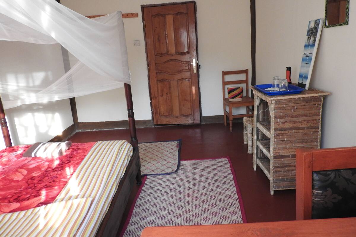 Desk, iron/ironing board, rollaway beds (surcharge), WiFi (free)