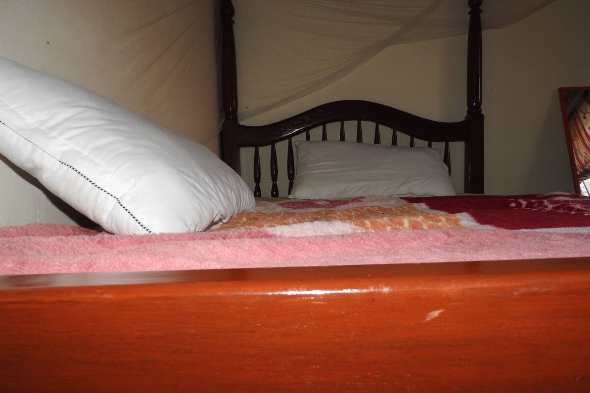 Desk, iron/ironing board, rollaway beds (surcharge), WiFi (free)