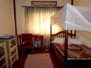 書桌、熨斗/熨衫板、摺床/加床 (收費)、免費 Wi-Fi