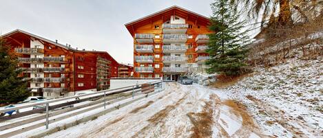 المنشأة من الخارج