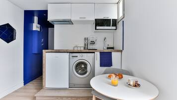 Fridge, microwave, stovetop, coffee/tea maker