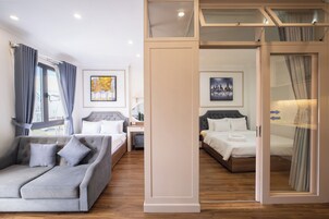 Estúdio família | Roupas de cama premium, frigobar, escrivaninha