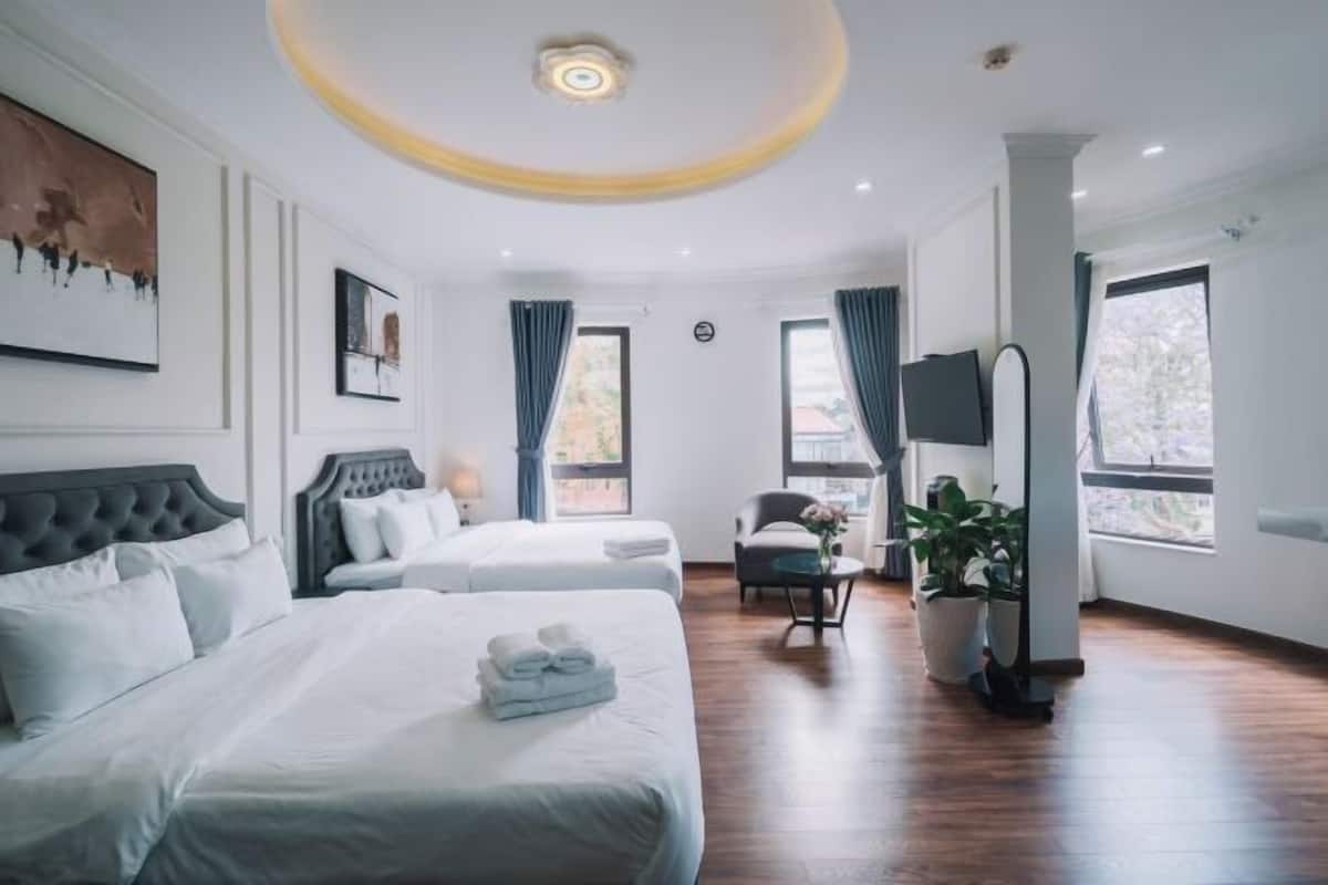 1 bedroom, premium bedding, minibar, desk
