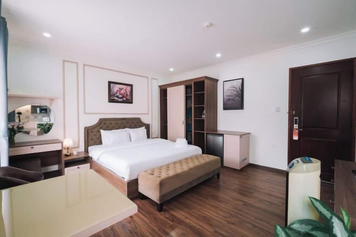 1 bedroom, premium bedding, minibar, desk