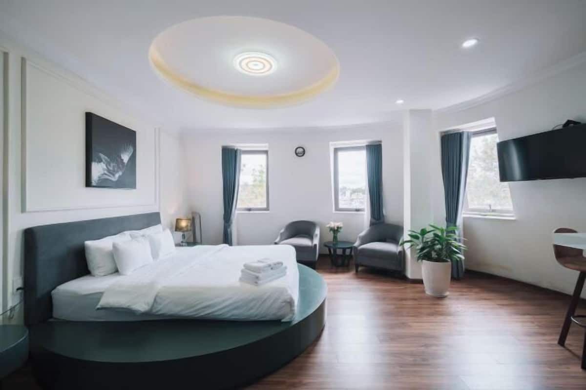 1 bedroom, premium bedding, minibar, desk