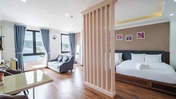 Familie studio | 1 slaapkamer, luxe beddengoed, een minibar, een bureau