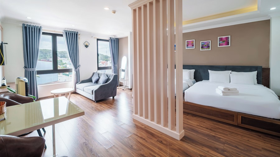 N Queen Apartment Hotel