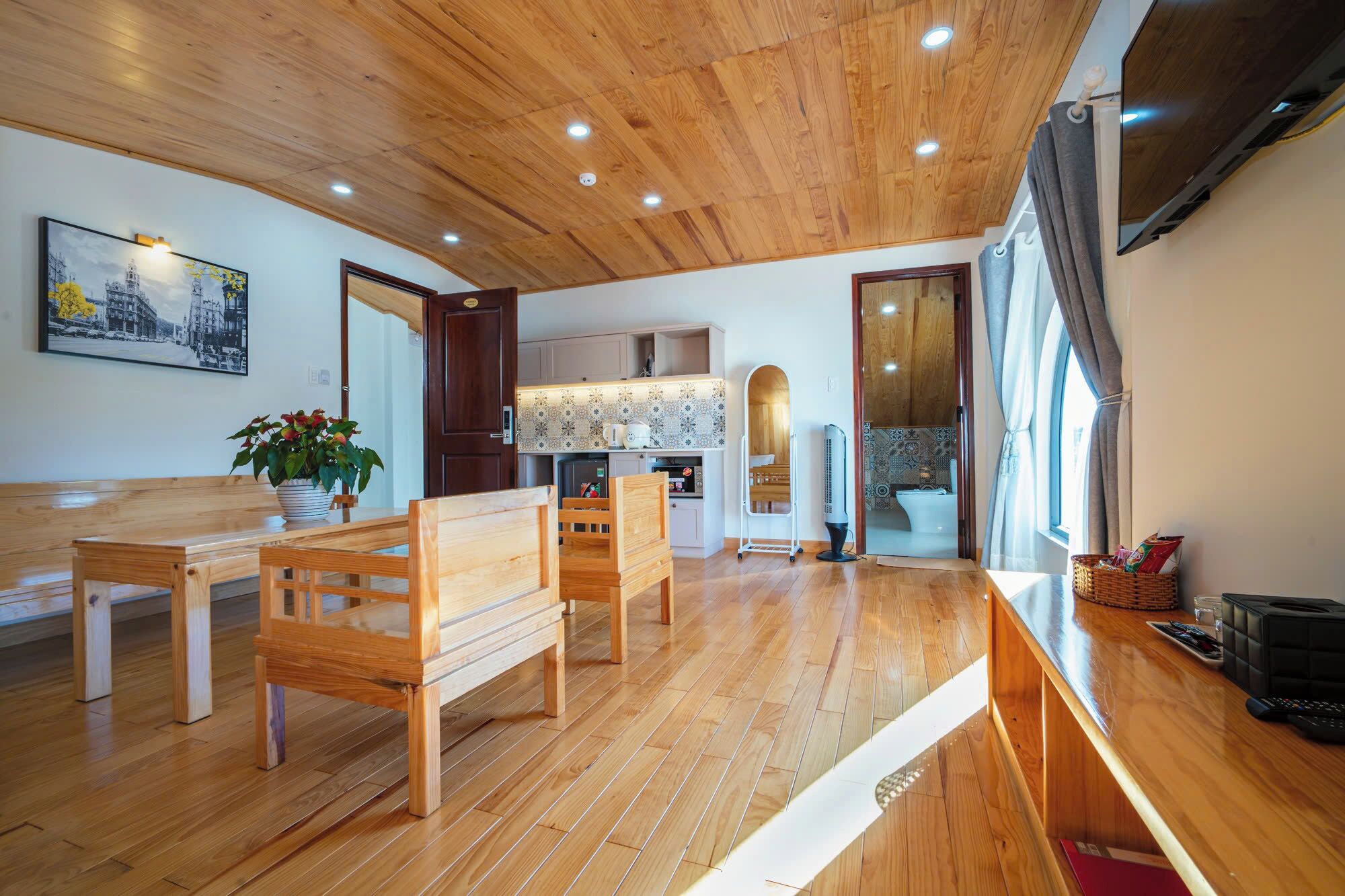 Ático de lujo, terraza | Ropa de cama de alta calidad, minibar, escritorio