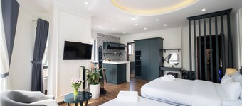 N Queen Apartment Hotel