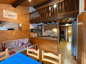 TV - Charming duplex in Champagny-en-Vanoise, sleeps 5, stunning views (Champagny-en-Vanoise)