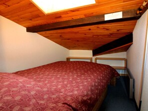 1 bedroom, WiFi - Charming duplex in Champagny-en-Vanoise, sleeps 5, stunning views (Champagny-en-Vanoise)