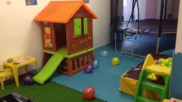 Children’s play area – indoor