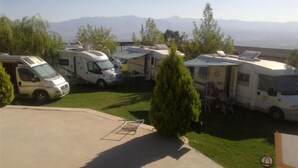 Caravan Space | Tabla de planchar con plancha, wifi gratis, ropa de cama
