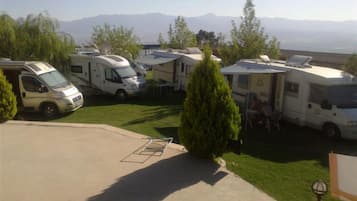 Caravan Space | Iron/ironing board, free WiFi, bed sheets