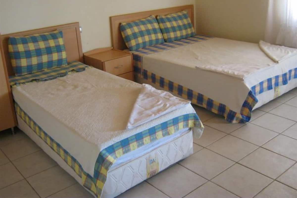 Habitación estándar | Tabla de planchar con plancha, wifi gratis y ropa de cama