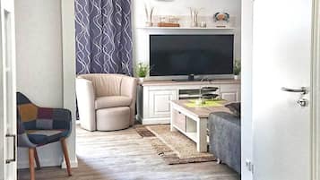 Marina Müritz Apartment | Living area | 40-inch TV with satellite channels