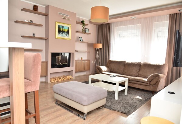 Madea Apartment 64 | Living area