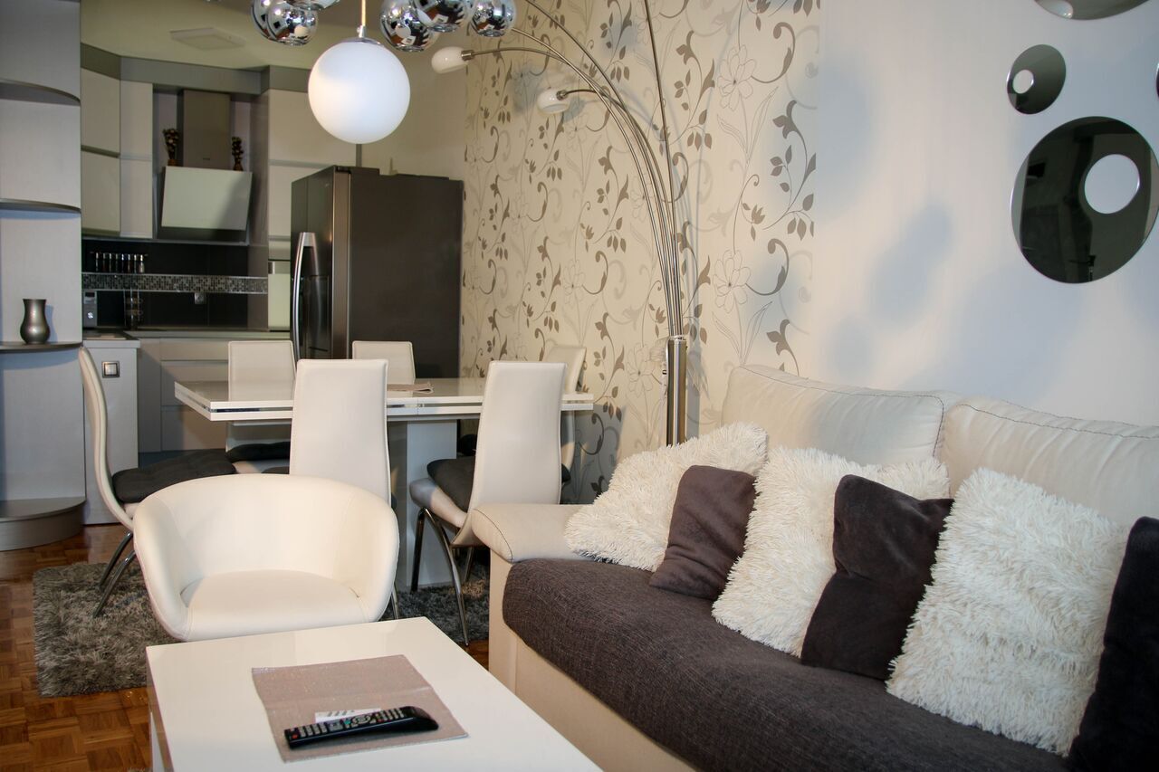 Madea Apartment 55 | Vardagsrum | Platt-tv