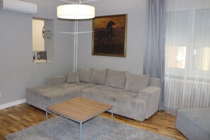 Home Living Spa | Oppholdsrom | Flatskjerm-TV